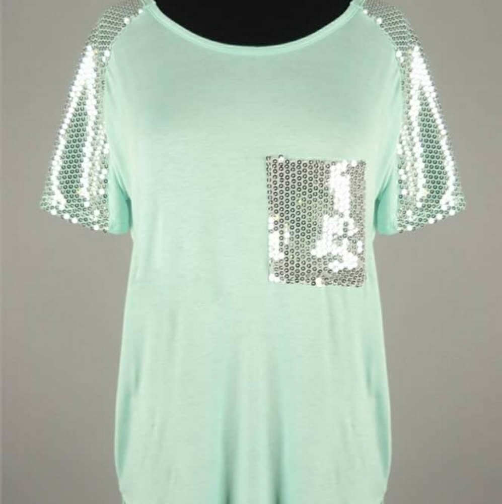 Tee shirt with sequins